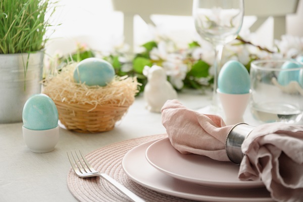 Tavola imbandita per il pranzo di Pasqua.